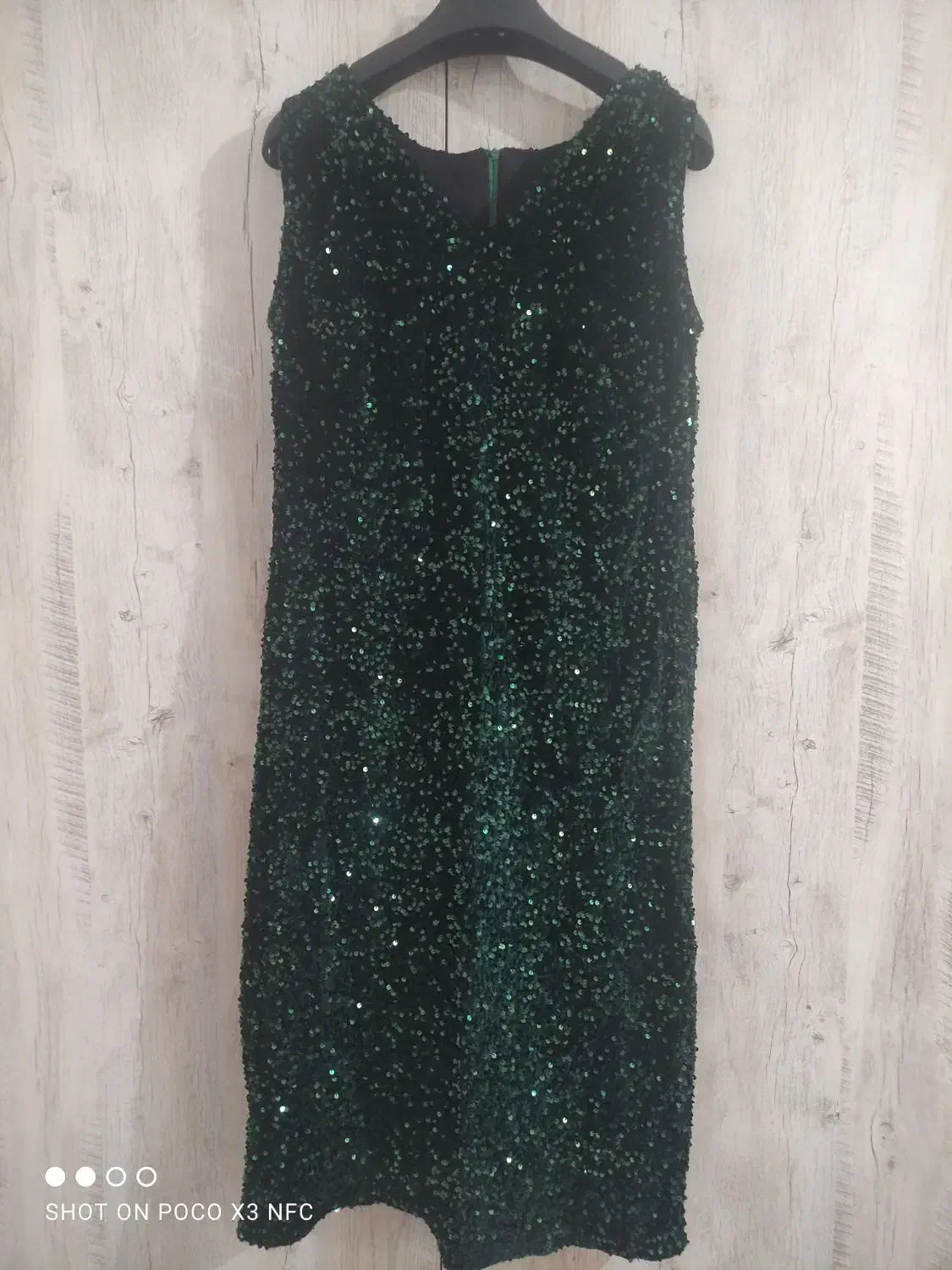 پیراهن مجلسی سبز رنگ مخمل پولک دوری شده|لباس|تربتحیدریه, نواب صفوی|دیوار