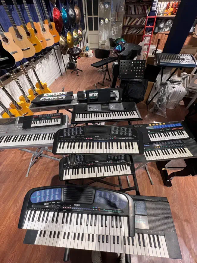 گیتار الکتریک اقساطی|گیتار، بیس، امپلیفایر|بجنورد, |دیوار