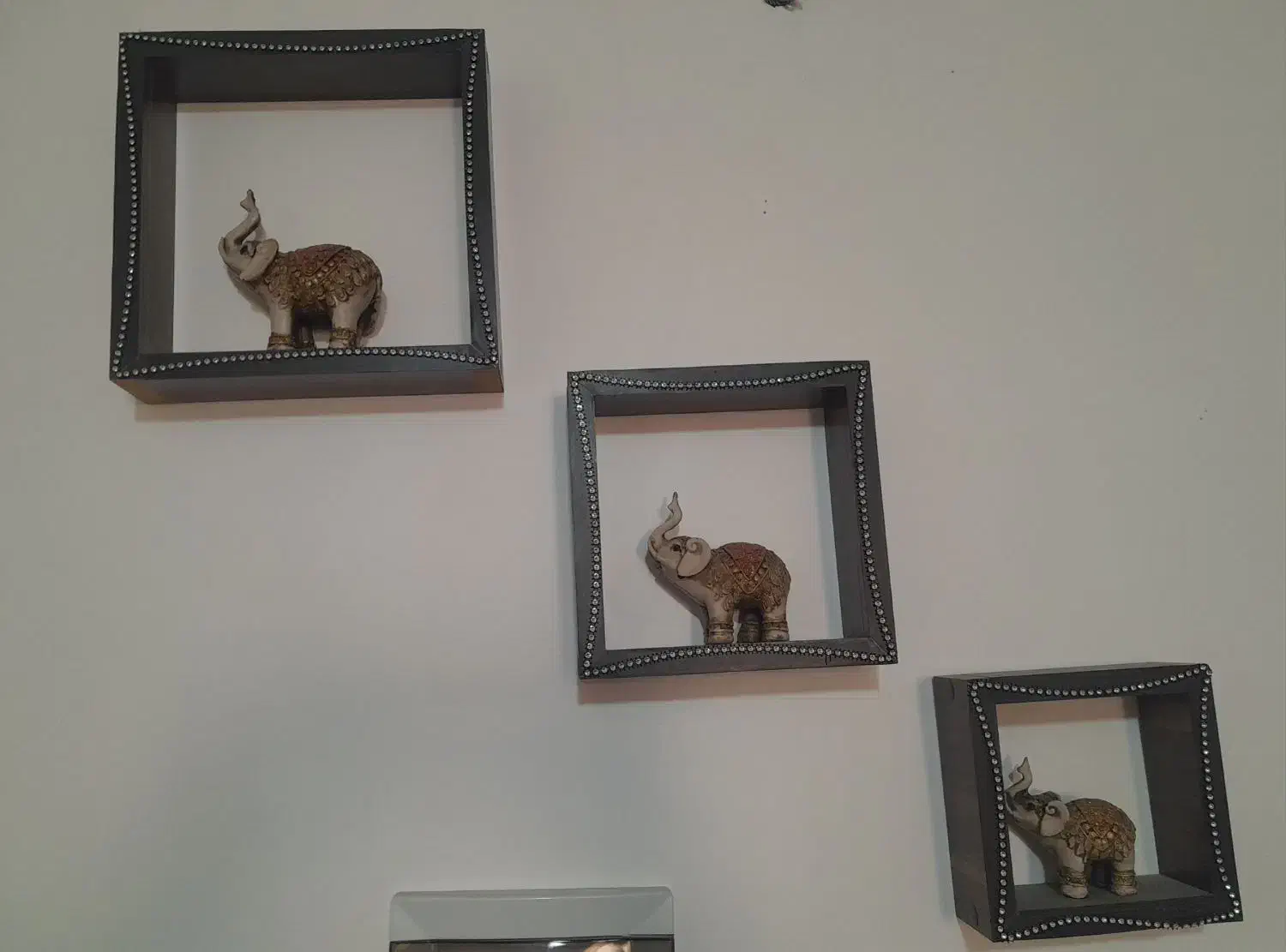 فروش دیوار کوب به همراه مجسمه فیلی ۴۰۰ تومن|مجسمه، تندیس، ماکت|شیراز, شهرک امام حسن|دیوار