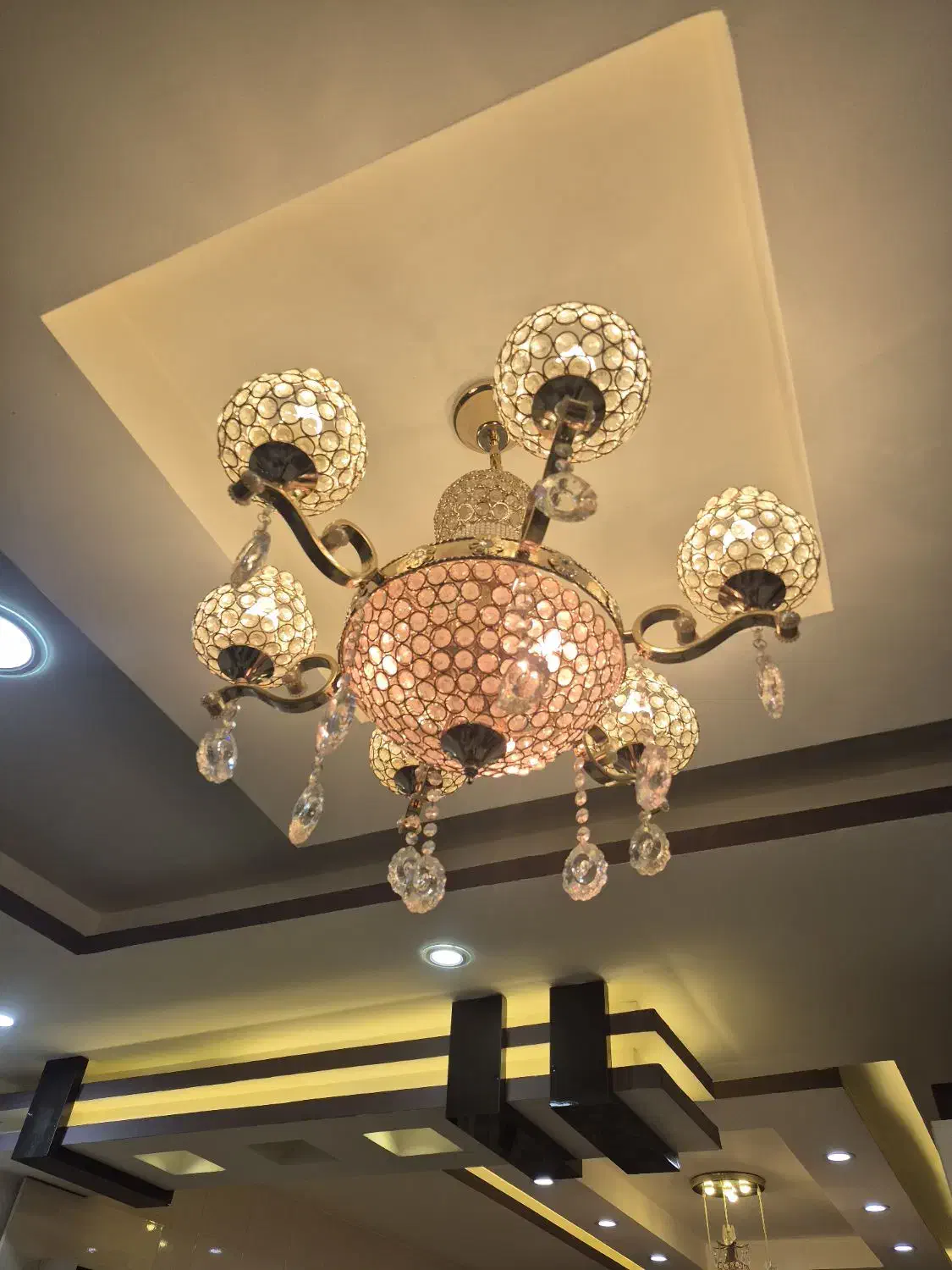 لوستر شیک و در حد نو|لوستر و چراغ آویز|گلوگاه, |دیوار