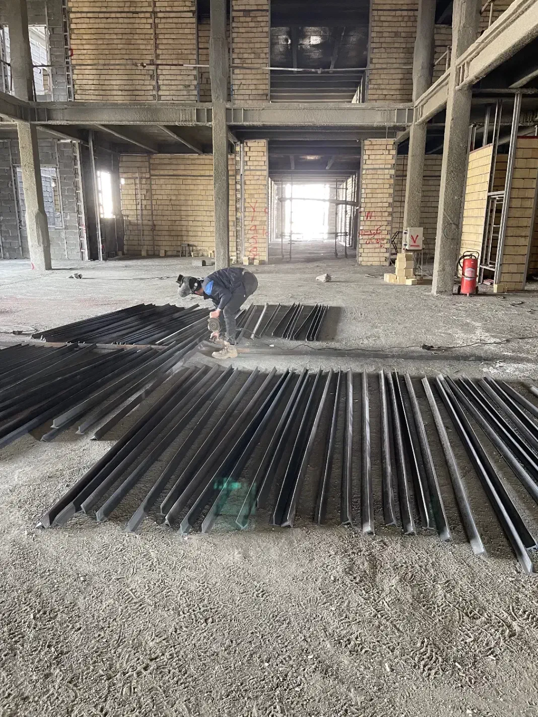 کمک جوشکار|استخدام معماری، عمران و ساختمانی|اصفهان, دنارت|دیوار