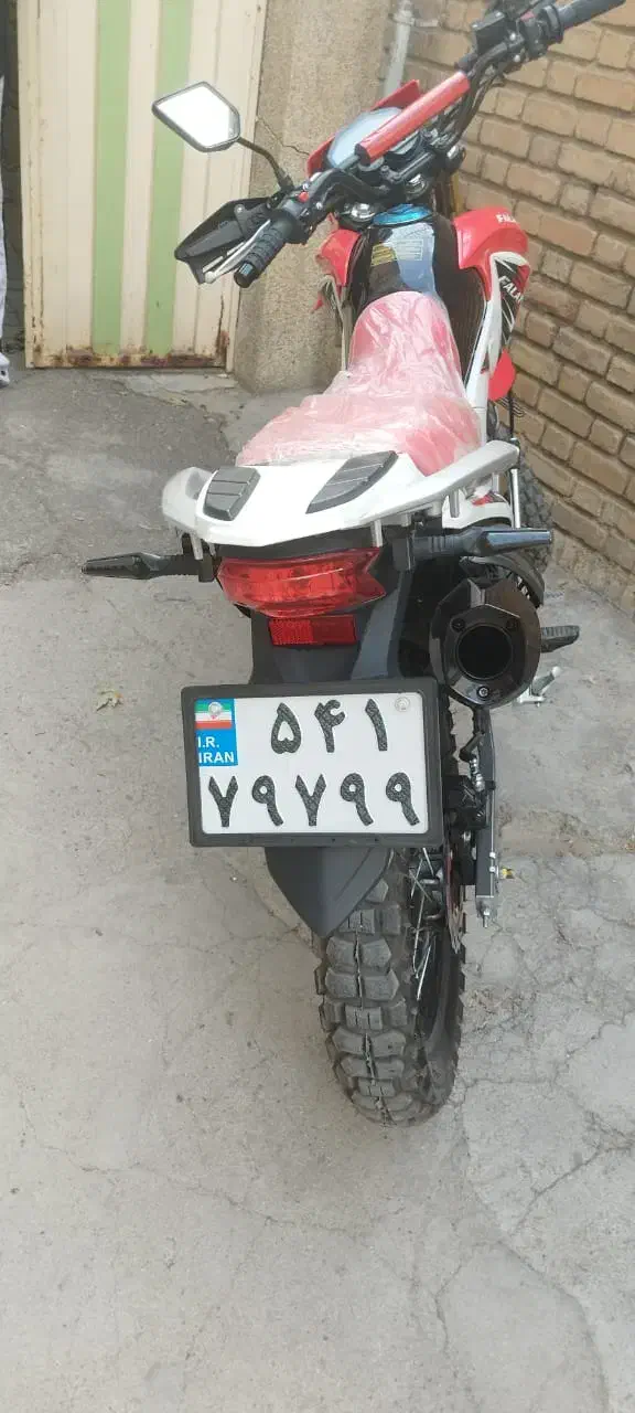 موتور فلاتطرح سی آر اف200|موتورسیکلت|هرسین, |دیوار