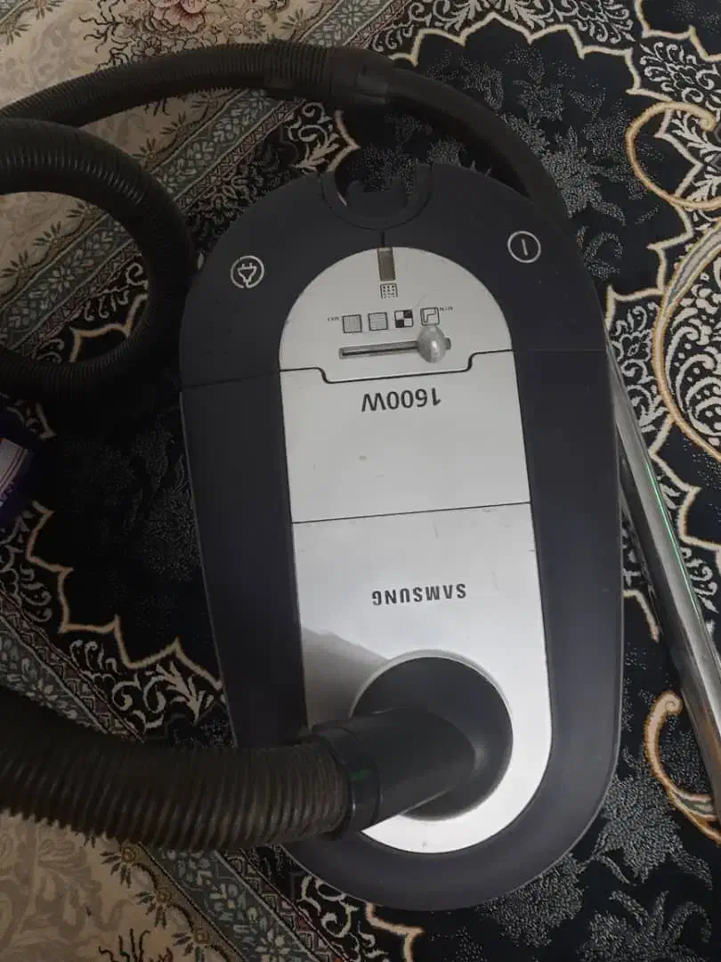 چرخ خیاطی سینجر و جارو برقی سامسونگ|چرخ خیاطی و ریسندگی|کاشان, فاز ۲ ناجی آباد|دیوار