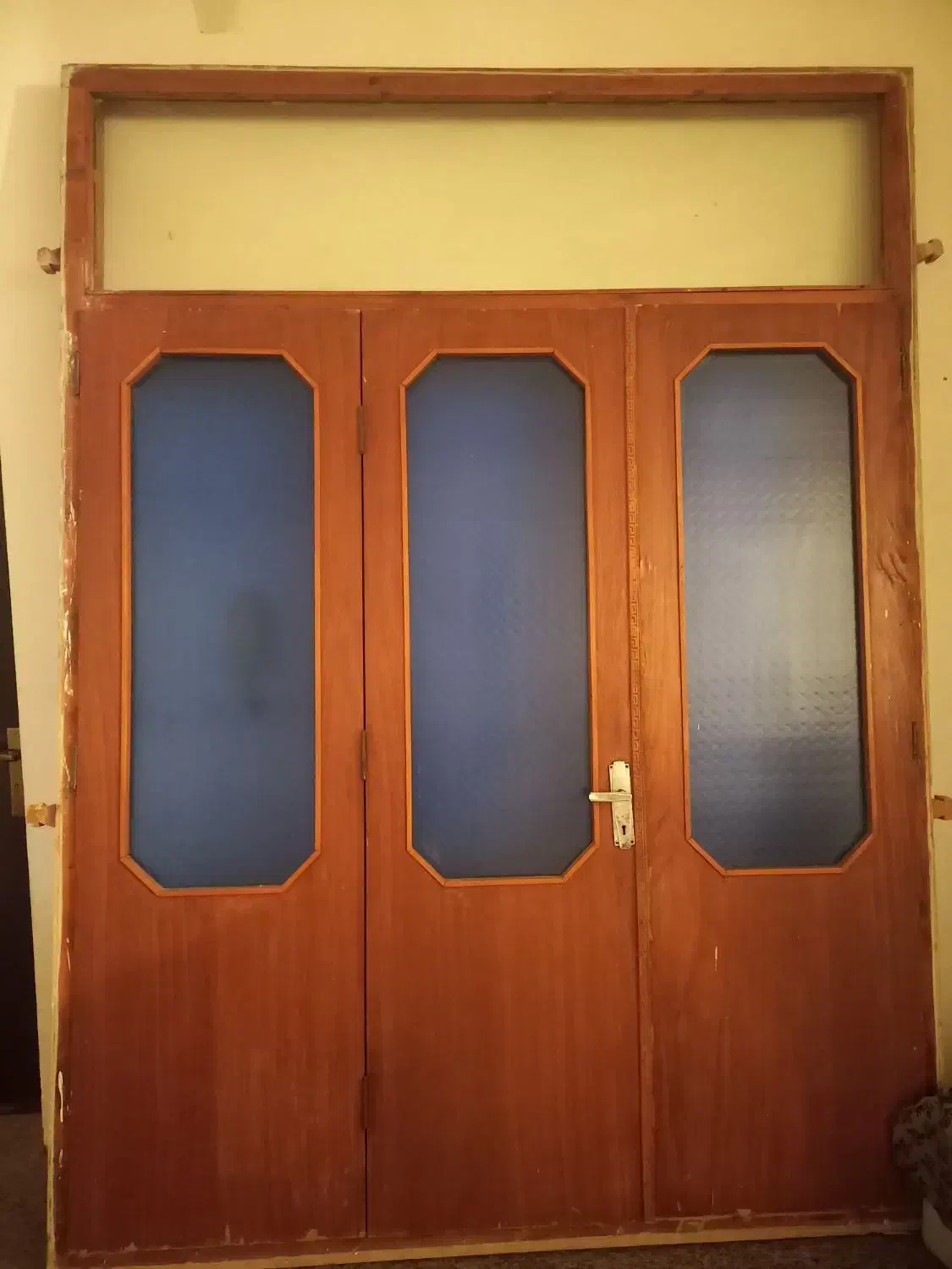 درب چوبی شیشه ای قدیمی بزرگ|مصالح و تجهیزات ساختمان|خان ببین, |دیوار