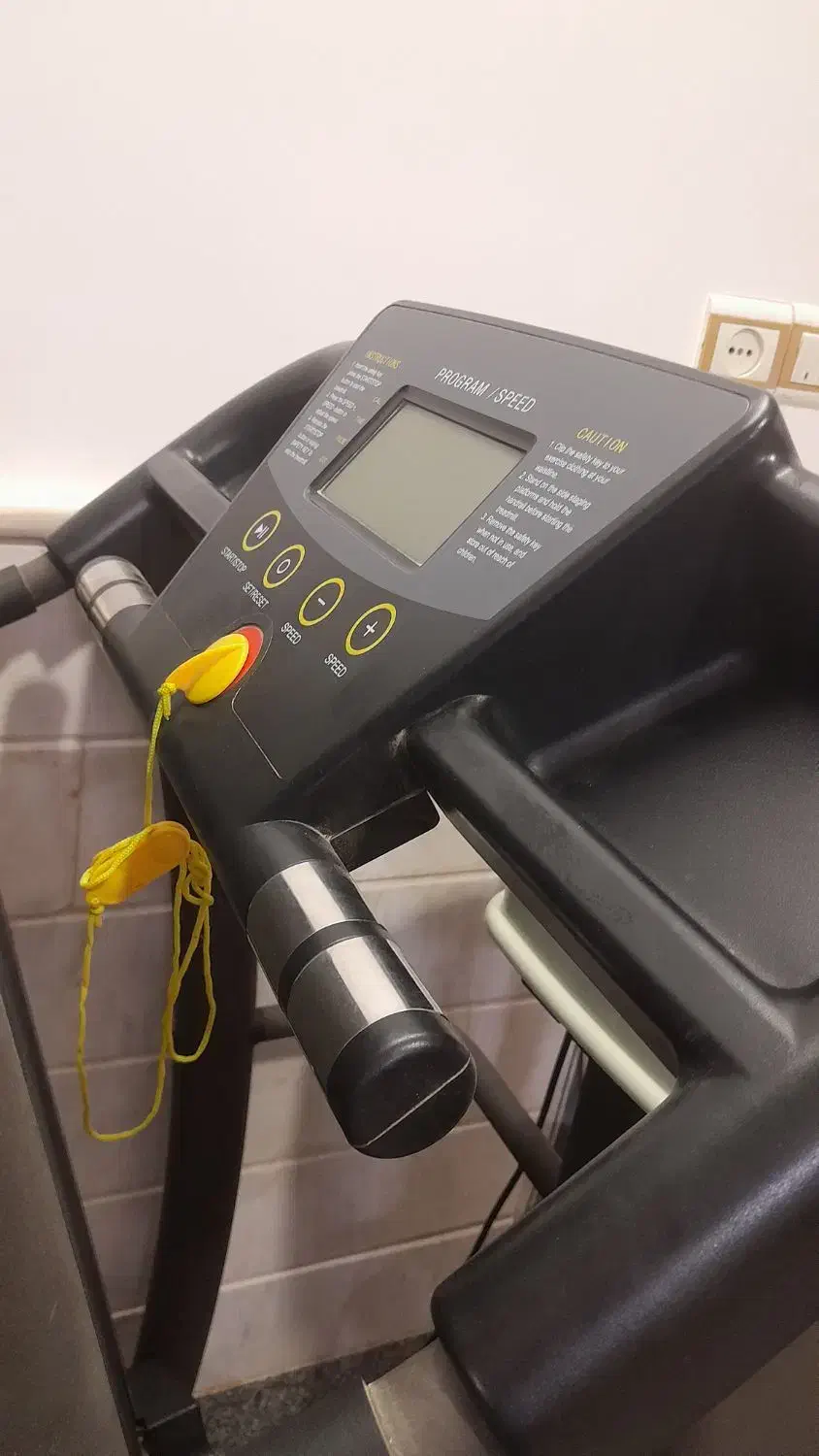 تردمیل ۴ کاره سالم در حد نو|تجهیزات ورزشی|قم, باغ شریفی|دیوار