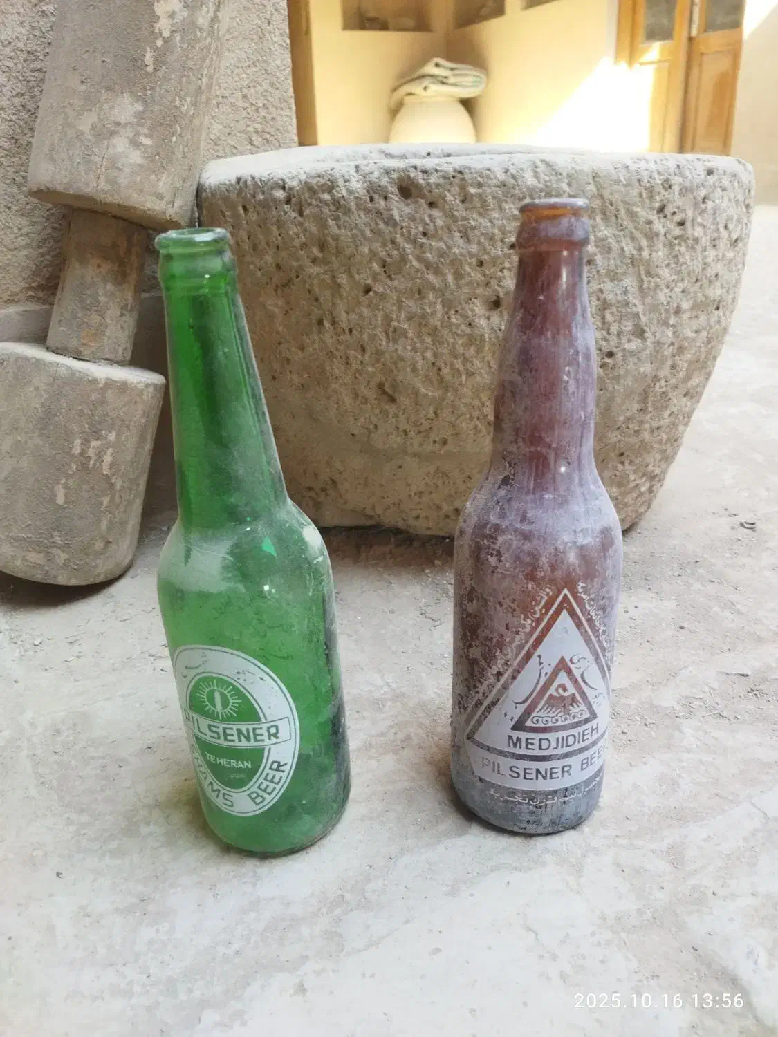 شیشه کمیاب|کلکسیون اشیاء عتیقه|خور (اصفهان), |دیوار