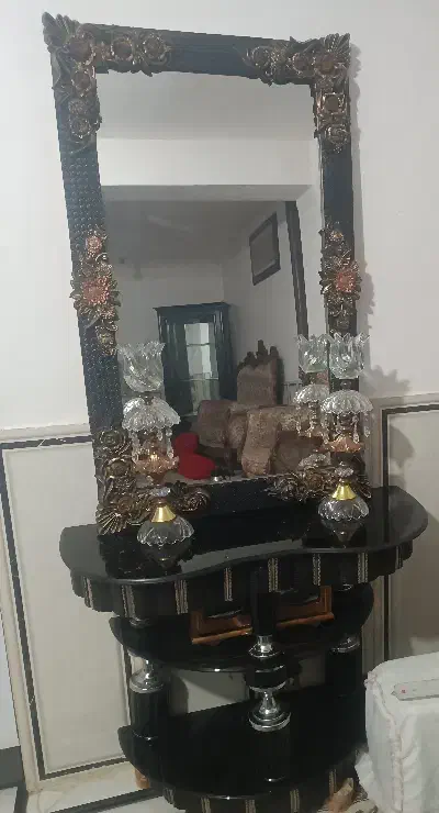 آینه و شمعدان و میزش|آینه|بجنورد, |دیوار