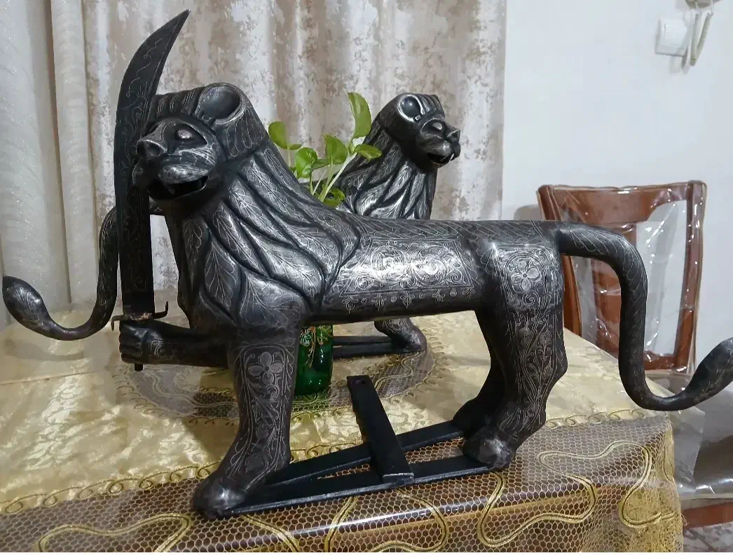 علامت ،شیر تموم نقره کوب علامت دست کوب|کلکسیون اشیاء عتیقه|بادرود, |دیوار