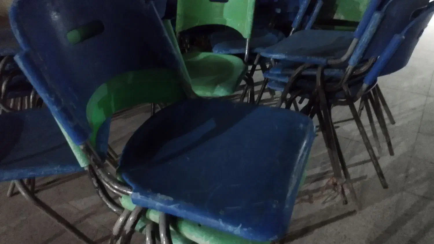 صندلی قرص ومحکم|صندلی و نیمکت|مهریز, |دیوار