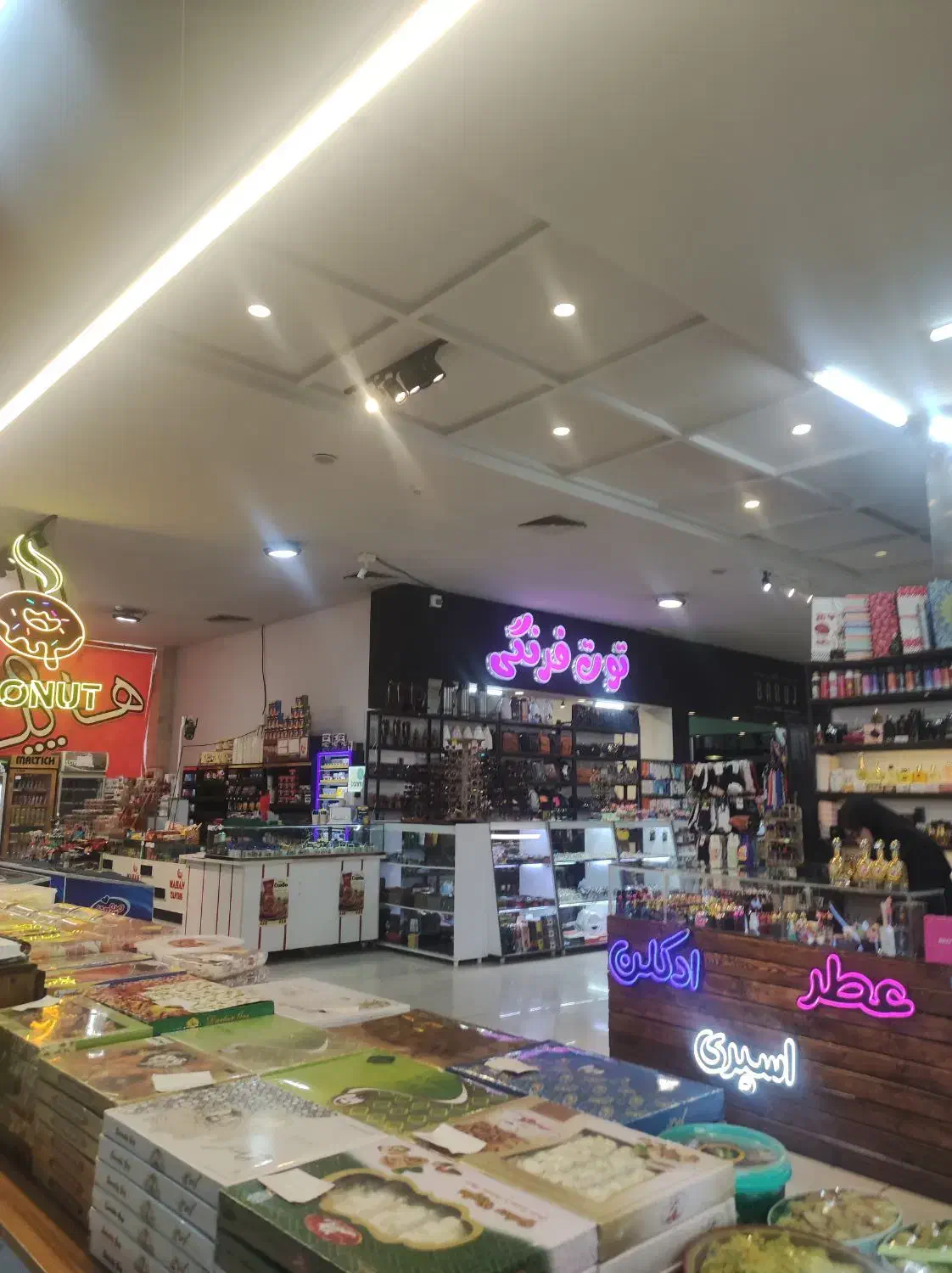 نیروی فروشنده و خدماتی نظافتی در مجتمع بین راهی|استخدام خدمات فروشگاه و رستوران|سلفچگان, |دیوار