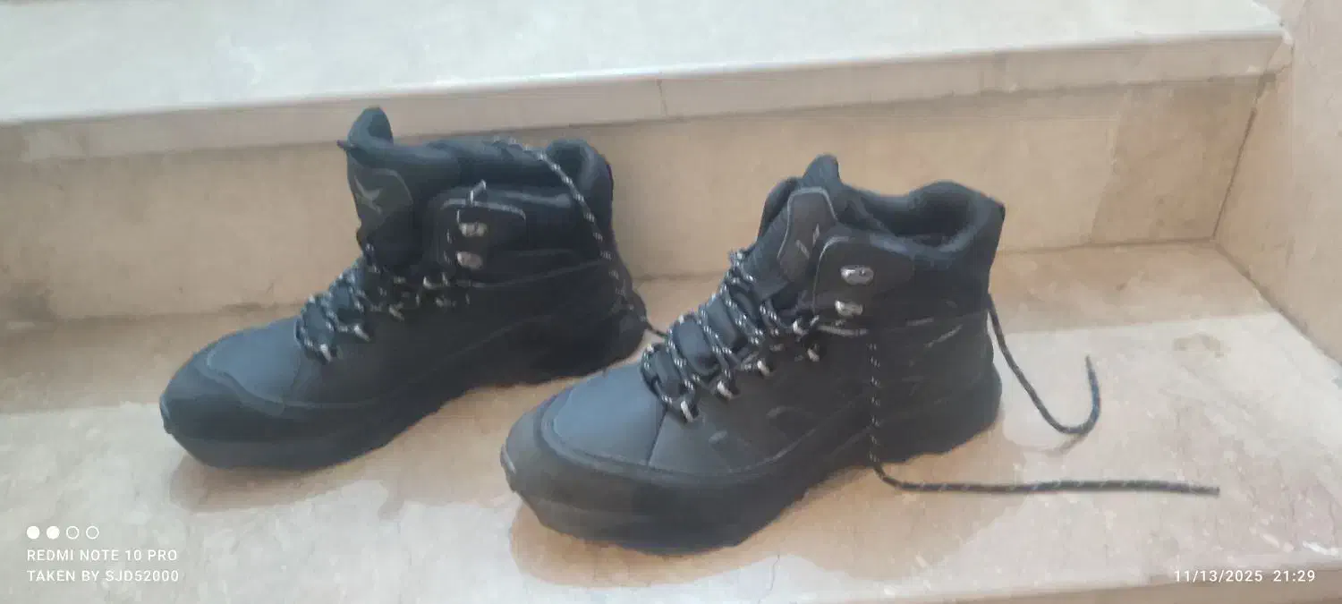 کفش کوهنوردی کاملا نو و استفاده نشده|کوهنوردی و کمپینگ|مشهد, کوشش|دیوار