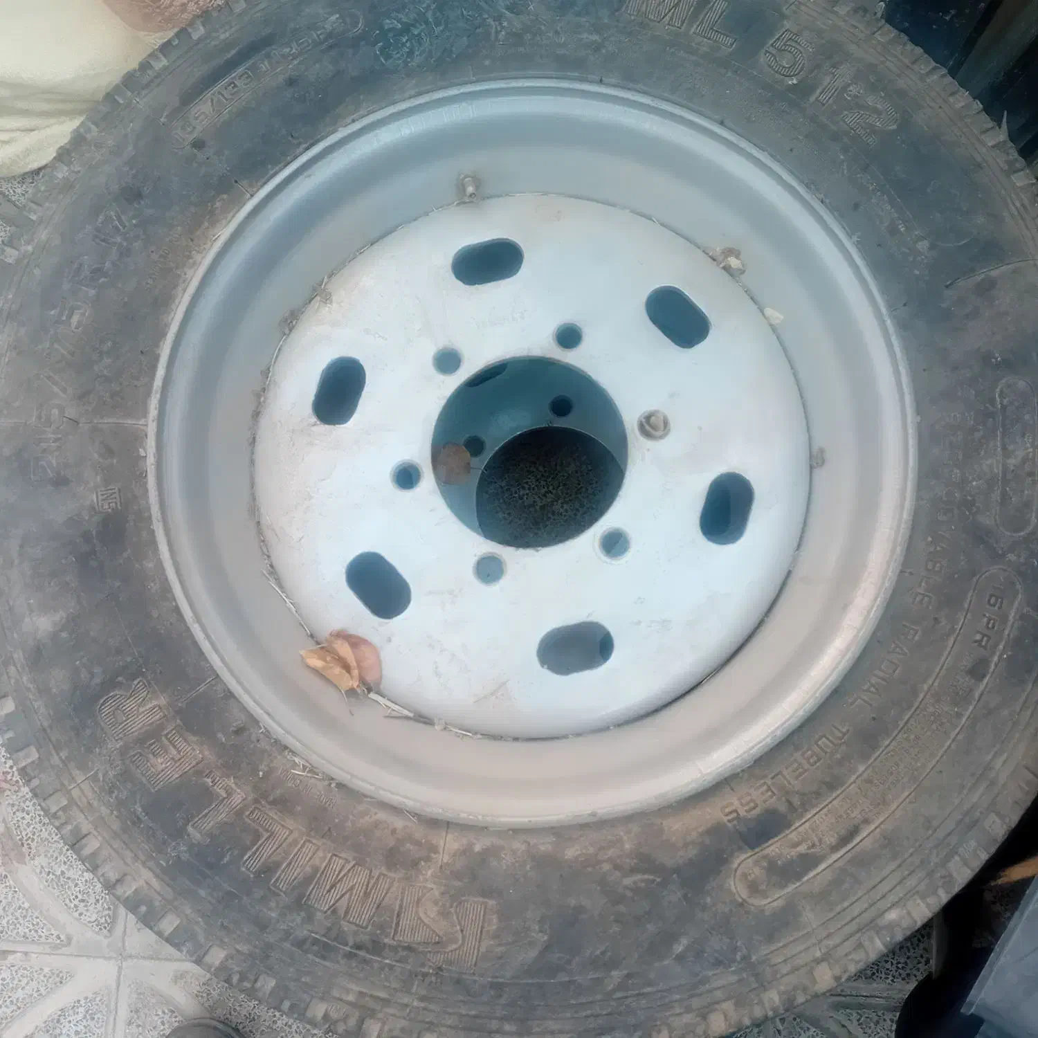 لاستیک و رینگ نیسان|قطعات یدکی و لوازم جانبی|تایباد, |دیوار