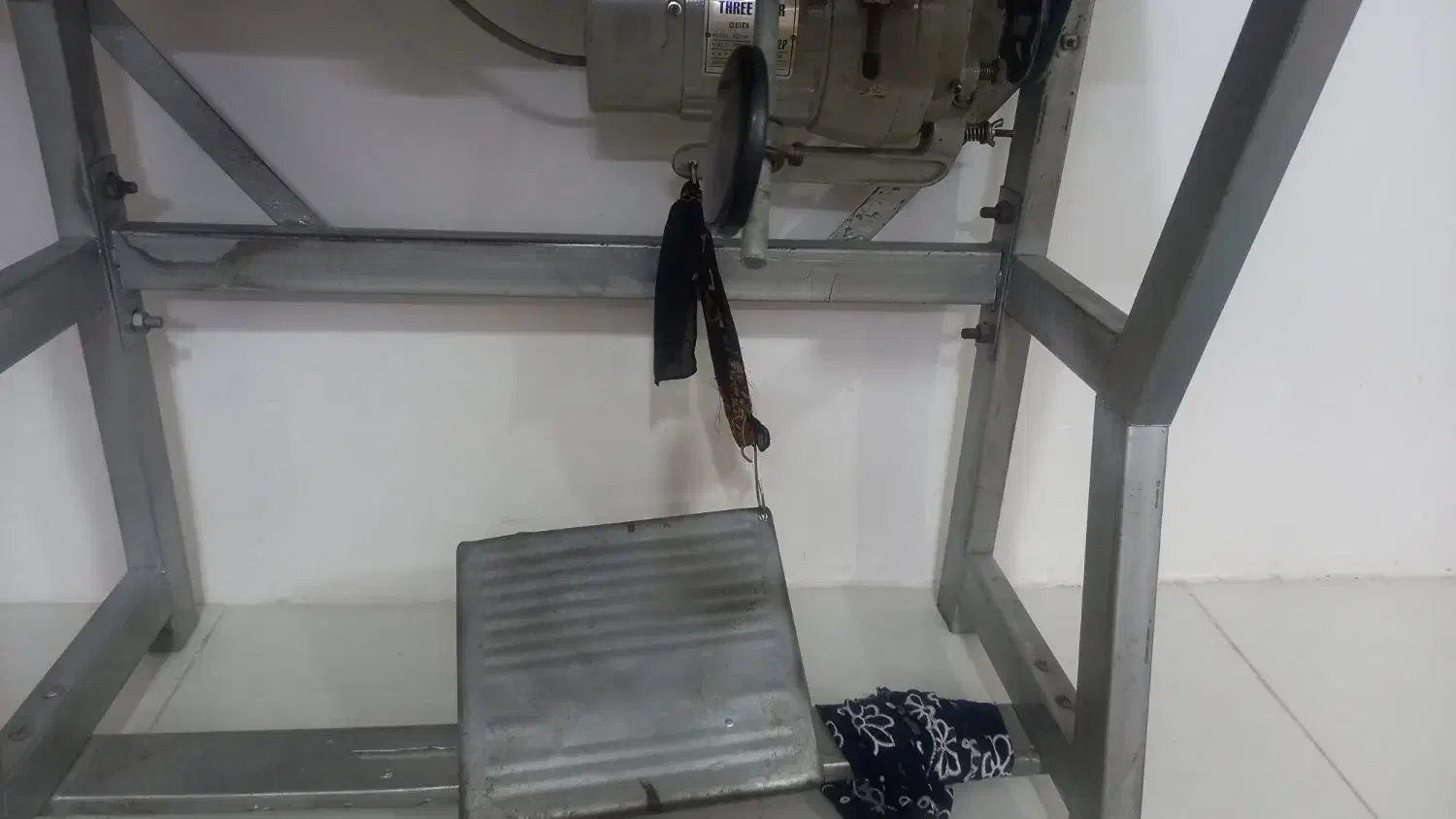 چرخ خیاطی|چرخ خیاطی و ریسندگی|چناران, |دیوار