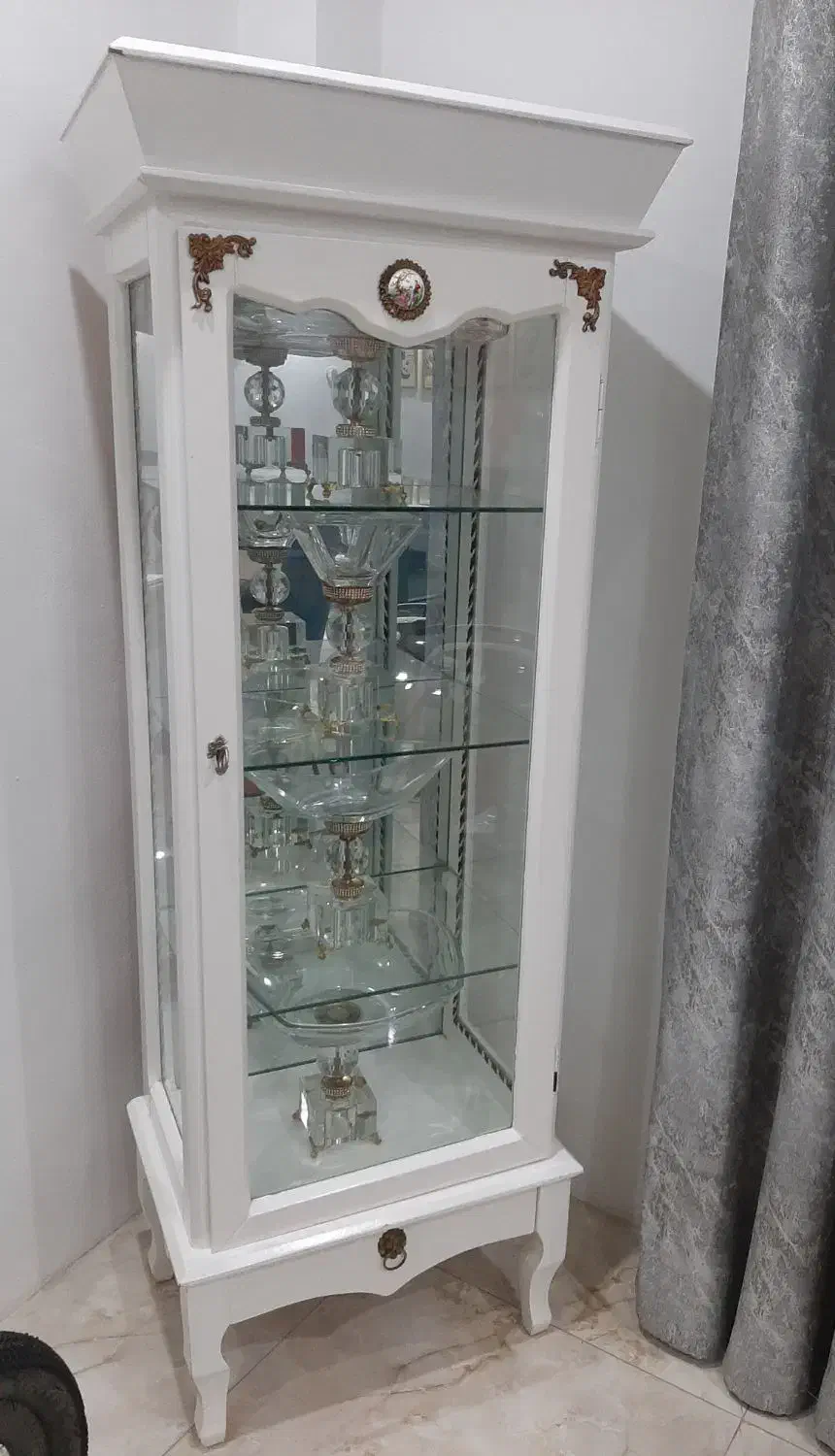 بوفه سالم بدون خط و خش همراه با سرویس پذیرایی|بوفه، ویترین، کنسول|رویان, |دیوار