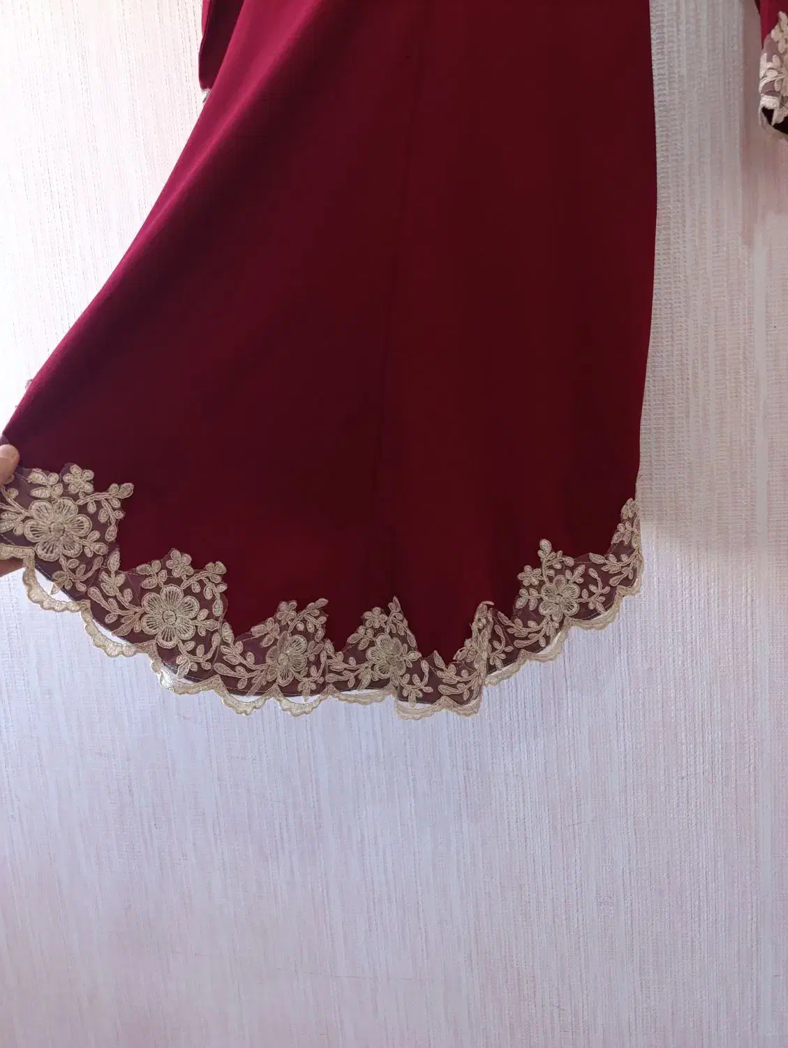 لباس مجلسی پوشیده|لباس|مهاجران, |دیوار