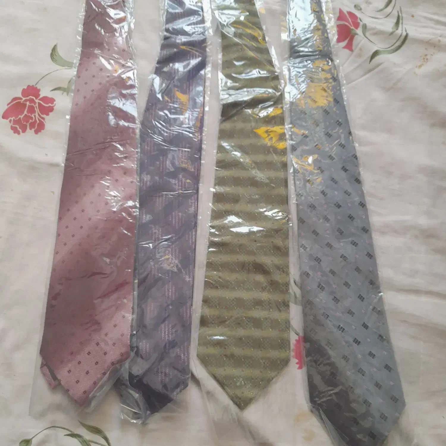 تعدادی کلاه امریکایی اصل وکراوات نو بفروش میرسد|لباس|فیروزآباد (فارس), |دیوار