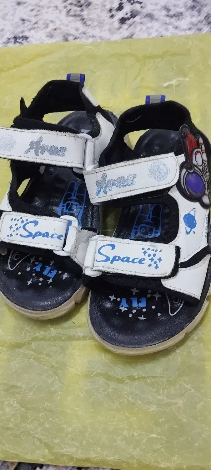 کتونی وصندل ونیم بوت|کیف، کفش، کمربند|پاکدشت, پارچین|دیوار