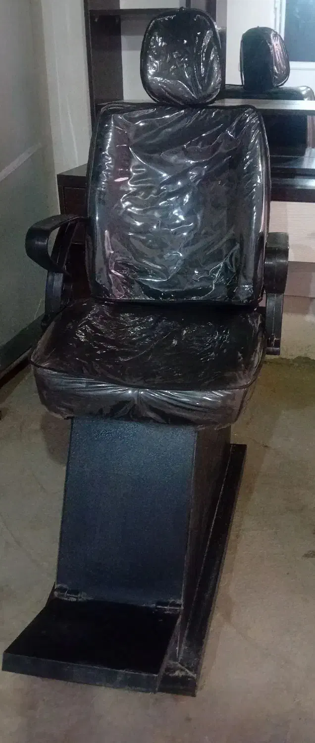 میز و صندلی آرایشگاه|آرایشگاه و سالن‌های زیبایی|رامیان, |دیوار