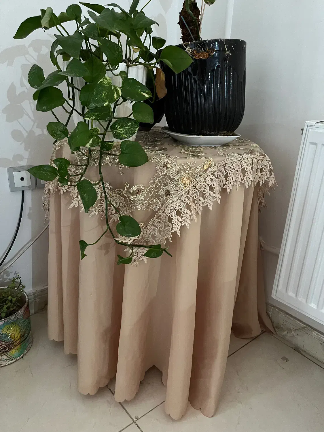 میز بلند گرد|میز و صندلی غذاخوری|زاهدان, |دیوار