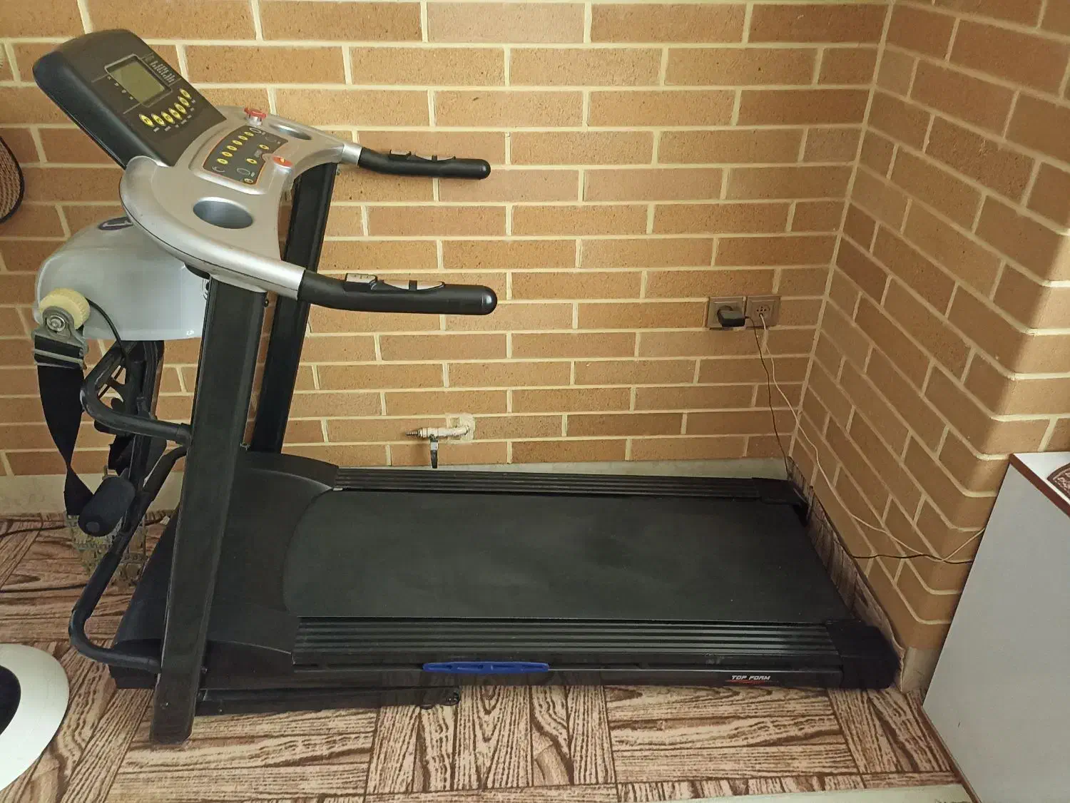 تردمیل تاپ فرم|تجهیزات ورزشی|قم, زاویه|دیوار