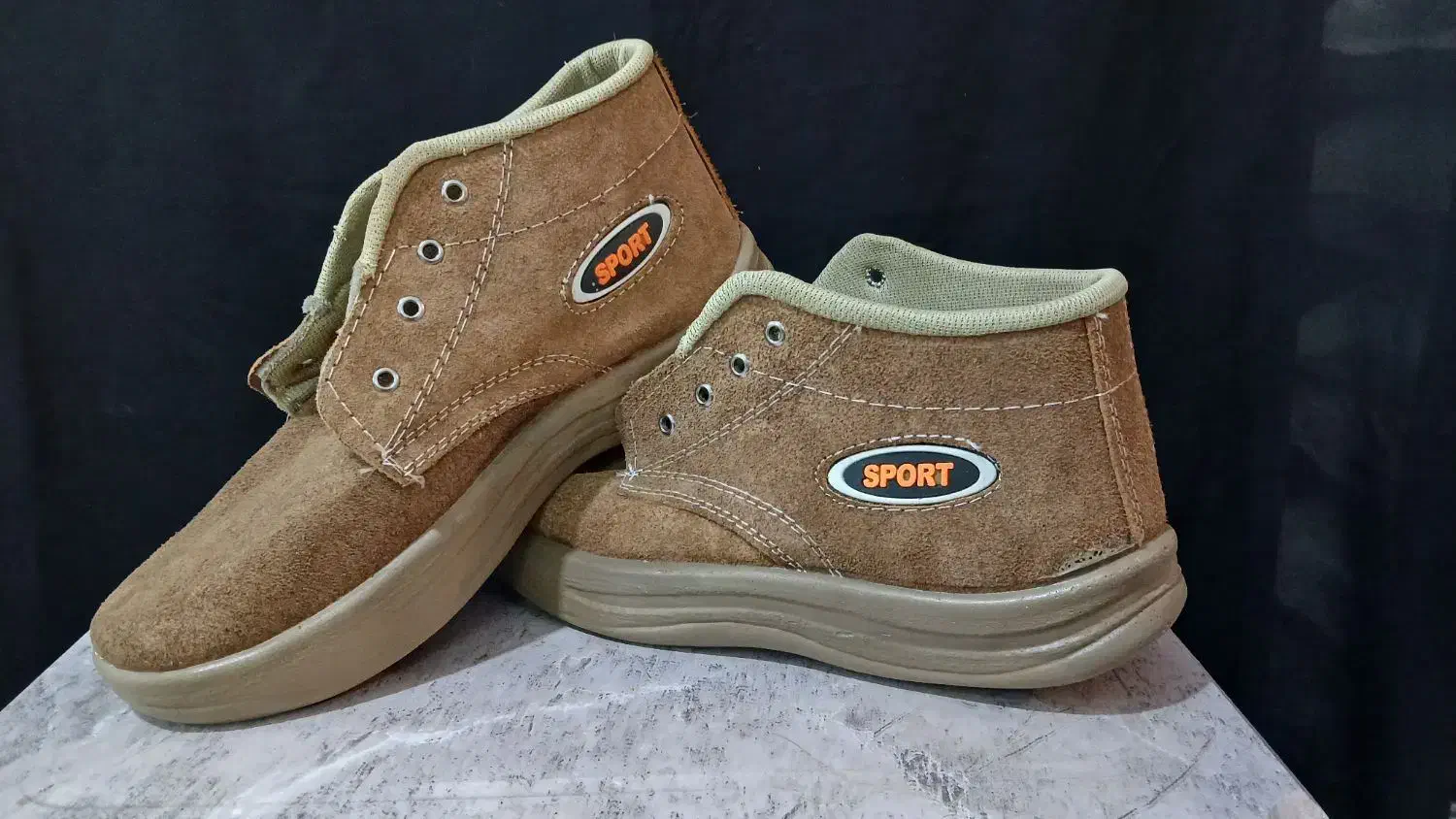 کوهستان|کیف، کفش، کمربند|قم, باغ کرباسی|دیوار