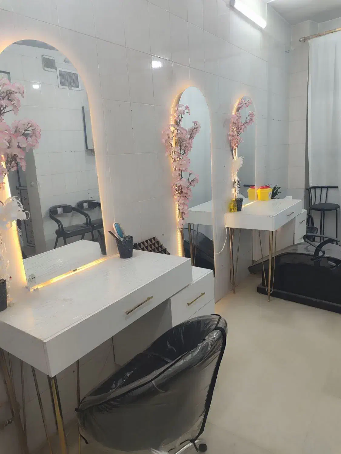 لوازم سالن|آرایشگاه و سالن‌های زیبایی|نیشابور, گنبد سبز|دیوار