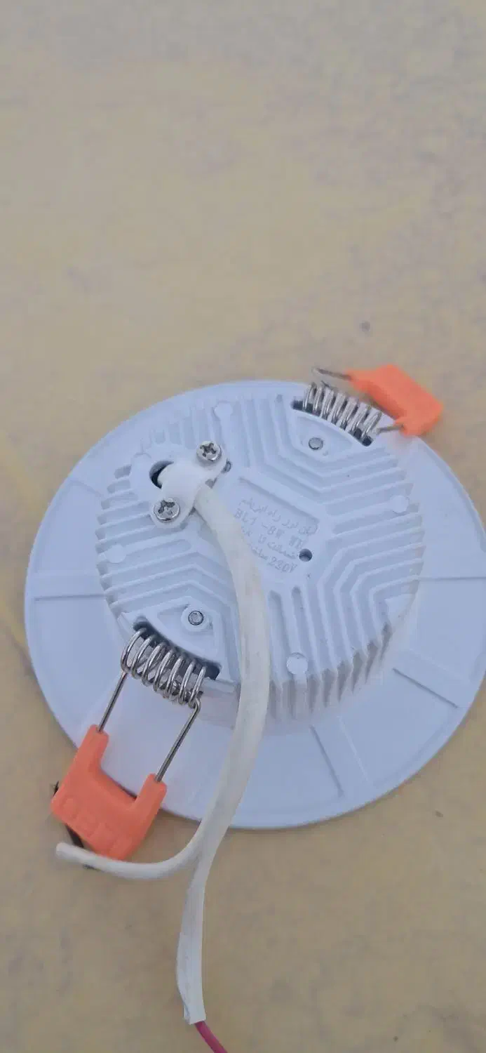 هالوژن ۸وات لیان نور  المینیومی نو،جنس سنگین ۳۰عدد|لامپ و چراغ|مشهد, طلاب|دیوار