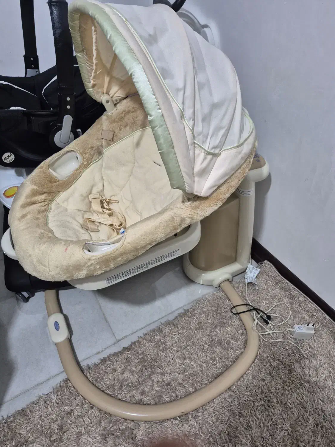 گهواره نوزاد برند گراکو|کالسکه و لوازم جانبی|صدرا-فارس, فاز ۱|دیوار