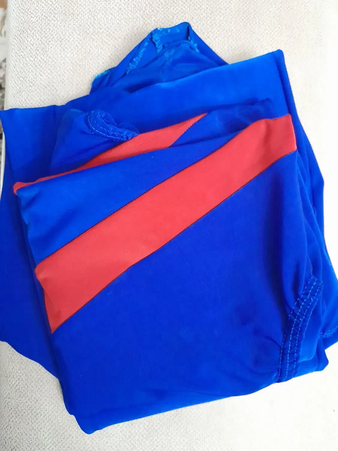 لباس ژیمناستیک|لباس|تنکابن, |دیوار