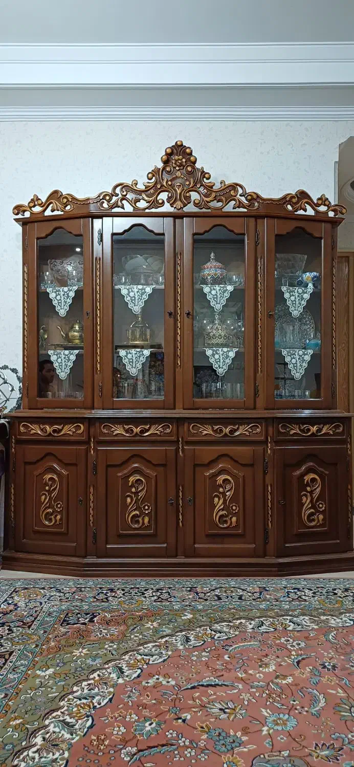 بوفه چهار در، چوب گردو، بسیار تمیز|بوفه، ویترین، کنسول|تهران, خواجه نصیر طوسی|دیوار