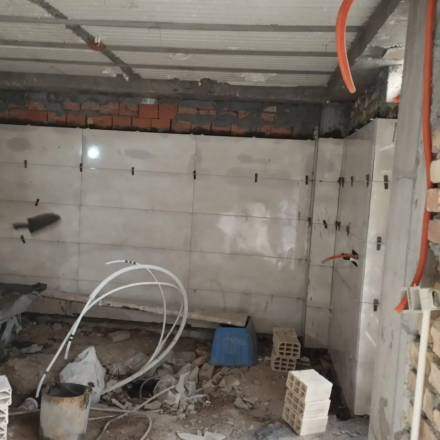 کاشی کاری و هرگونه بنایی|خدمات پیشه و مهارت|گرمه, |دیوار