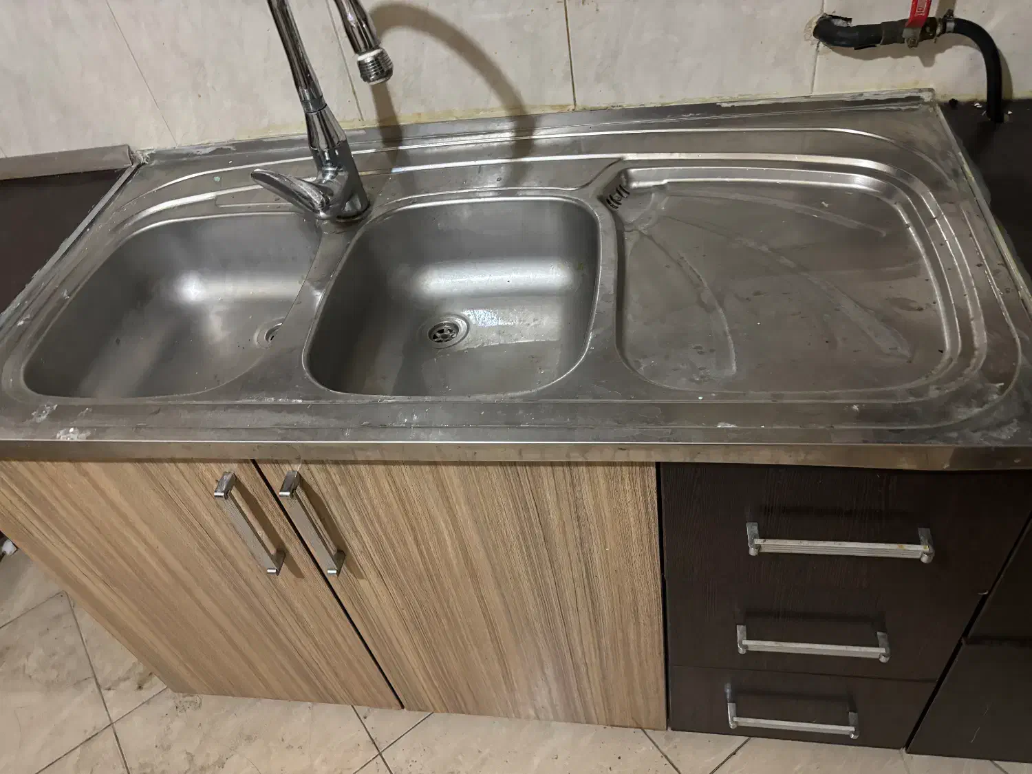 کابینت|آب‌چکان و نظم‌دهنده ظروف|تهران, جوانمردان (اندیشه)|دیوار