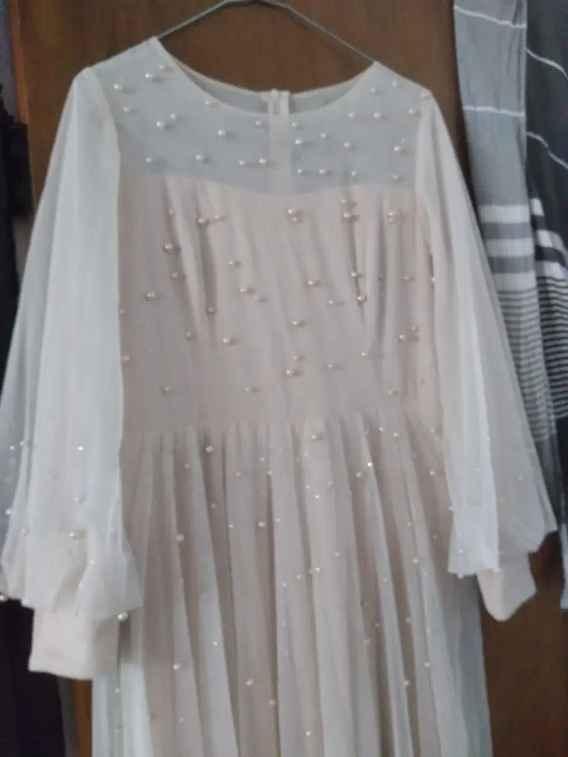 پیراهن مجلسی کرم|لباس|ساری, |دیوار