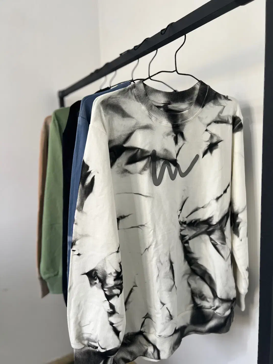 آنلاین شاپ|لباس|رشت, نامجو|دیوار