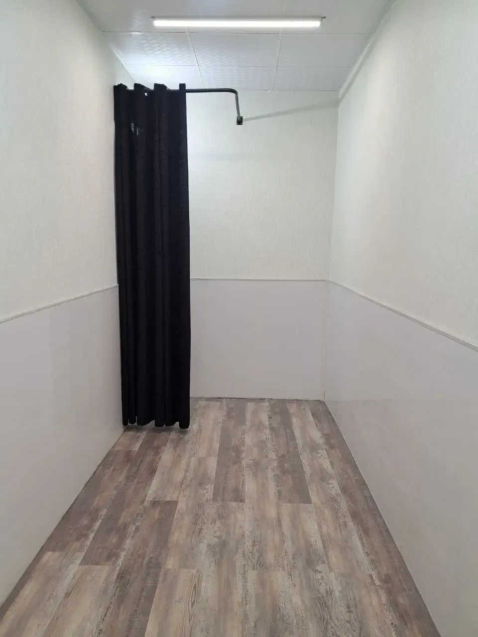 صندلی جک دار. پرده اتاق پروف|صندلی و نیمکت|نیشابور, بنیاد شهید|دیوار