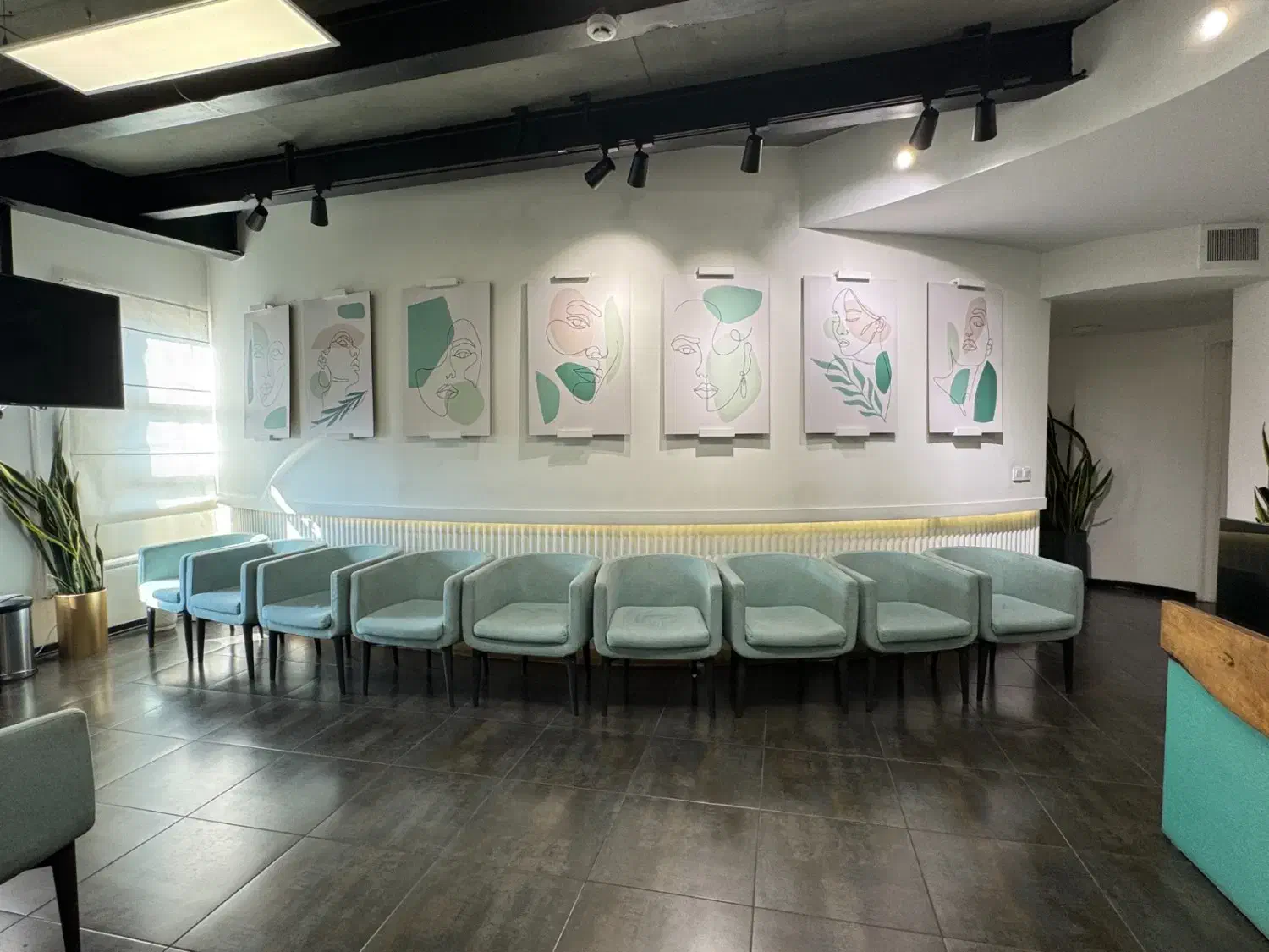 نیروی پذیرش خانم و مرکز تماس در کلینیک زیبایی|استخدام درمانی، زیبایی، بهداشتی|تهران, جردن|دیوار