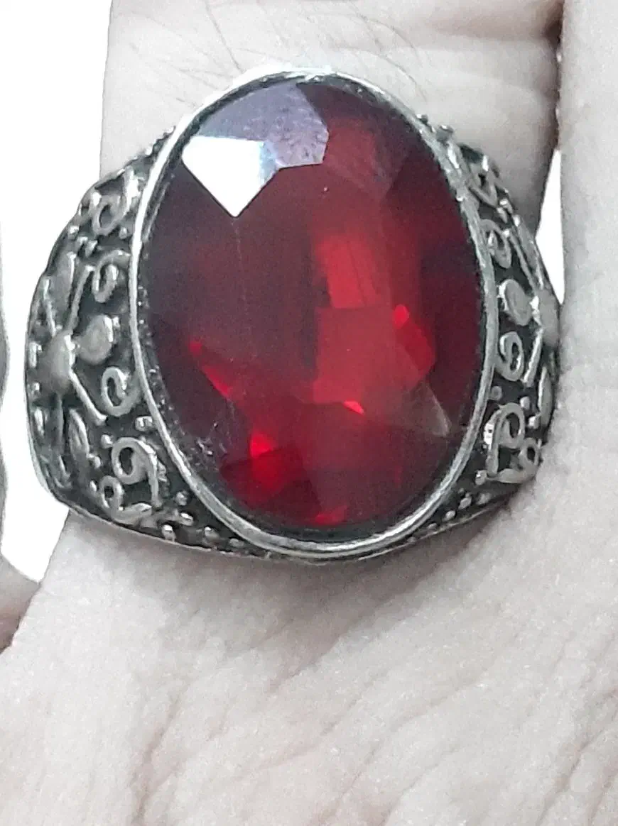 انگشتر نقره ای نگین سرخ براق|بدلیجات|عجب شیر, |دیوار