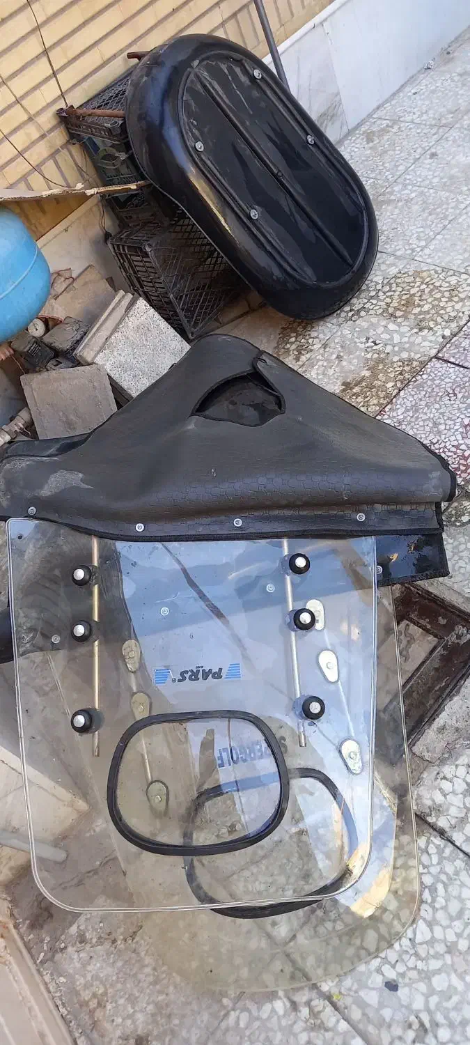 طلق موتور بهمراه دستکش موتور و سایبان|قطعات یدکی و لوازم جانبی|قم, باجک یک|دیوار