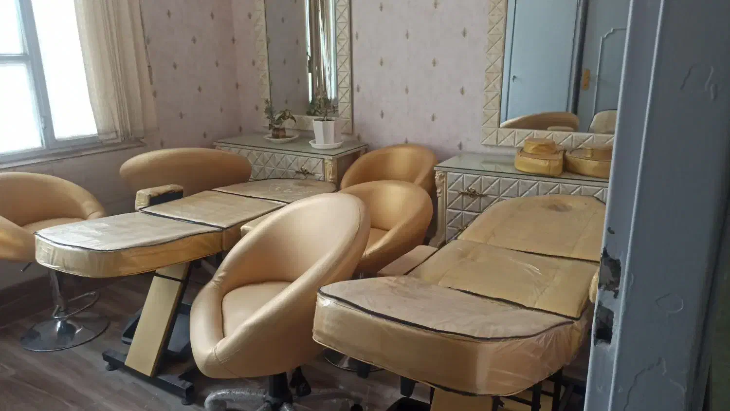 فروش لوازم  تجهیزات آموزشگاه آرایشی|آرایشگاه و سالن‌های زیبایی|قزوین, |دیوار