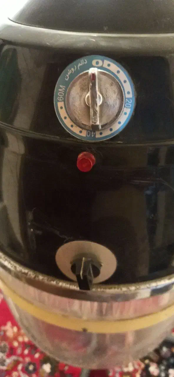 سشوار ایستاده در حد نو|آرایشگاه و سالن‌های زیبایی|ارومیه, |دیوار