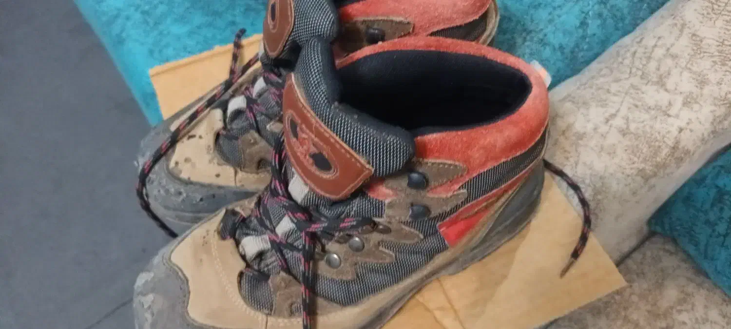 ۲جفت کفش کوهنوردی سایز ۴۱ و۴۰|کیف، کفش، کمربند|کرج, کرج نو|دیوار