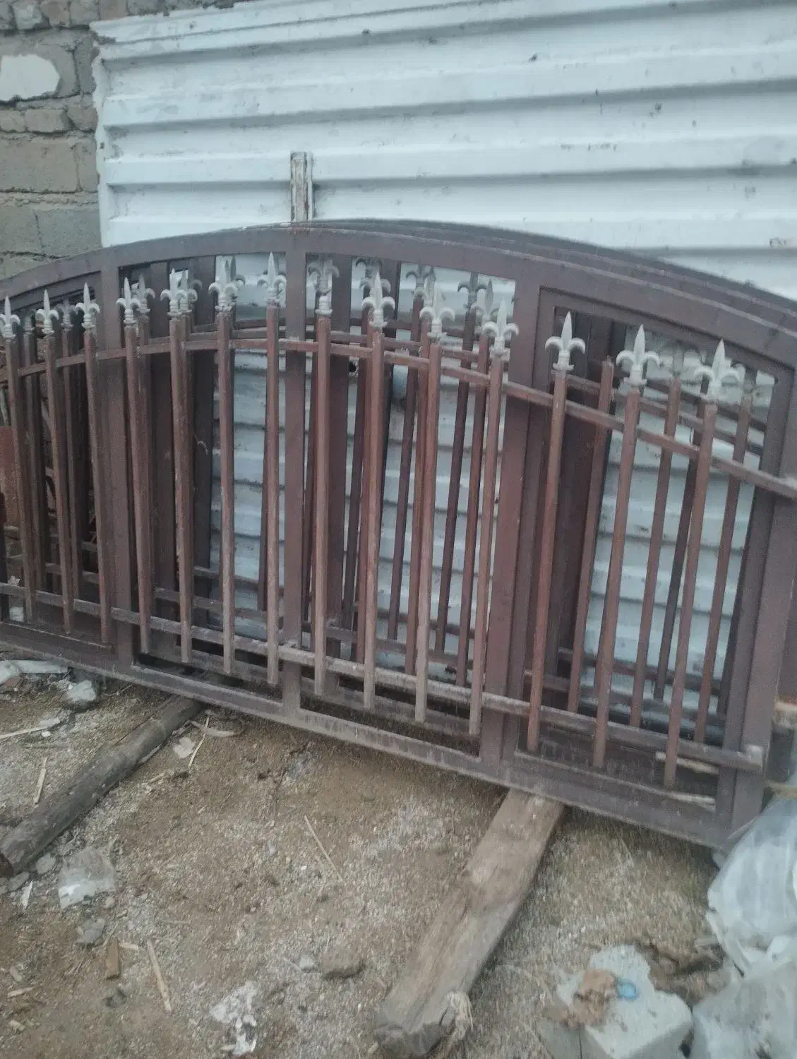 پنجره اهنی در حد نو|مصالح و تجهیزات ساختمان|کلاله, |دیوار