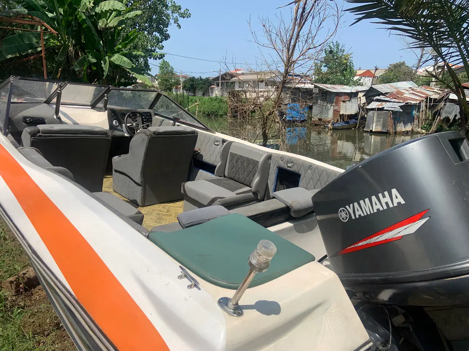 قایق فرمونی با موتور ۲۰۰ در بندر انزلی|قایق و سایر وسایل نقلیه|بندر انزلی, سامانسر|دیوار