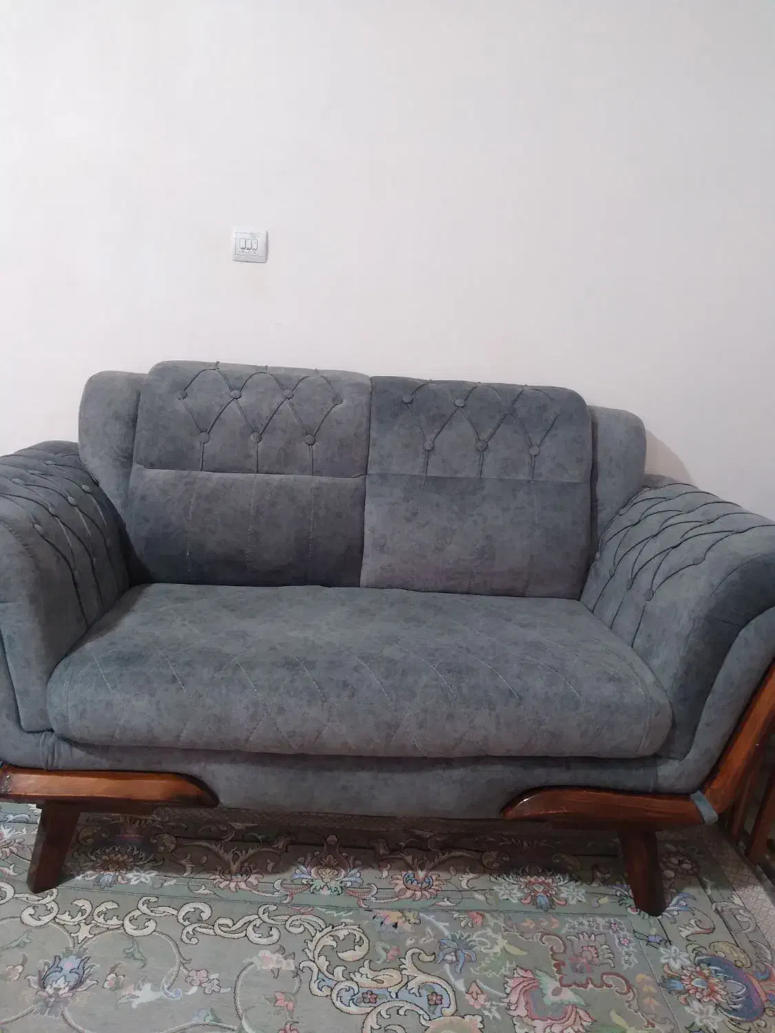 مبل راحتی تمیز بدون پارگی وفرو رفتگی|مبلمان خانگی و میز عسلی|پاکدشت, حصار امیر|دیوار