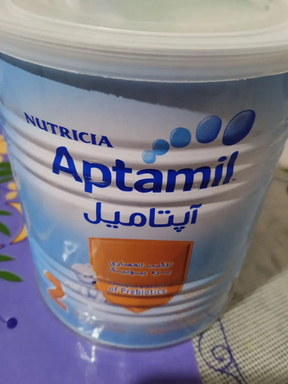 تعداد زیادی قوطی خالی شیر خشک|ظروف نگهدارنده، پلاستیکی، یکبارمصرف|دورود, |دیوار