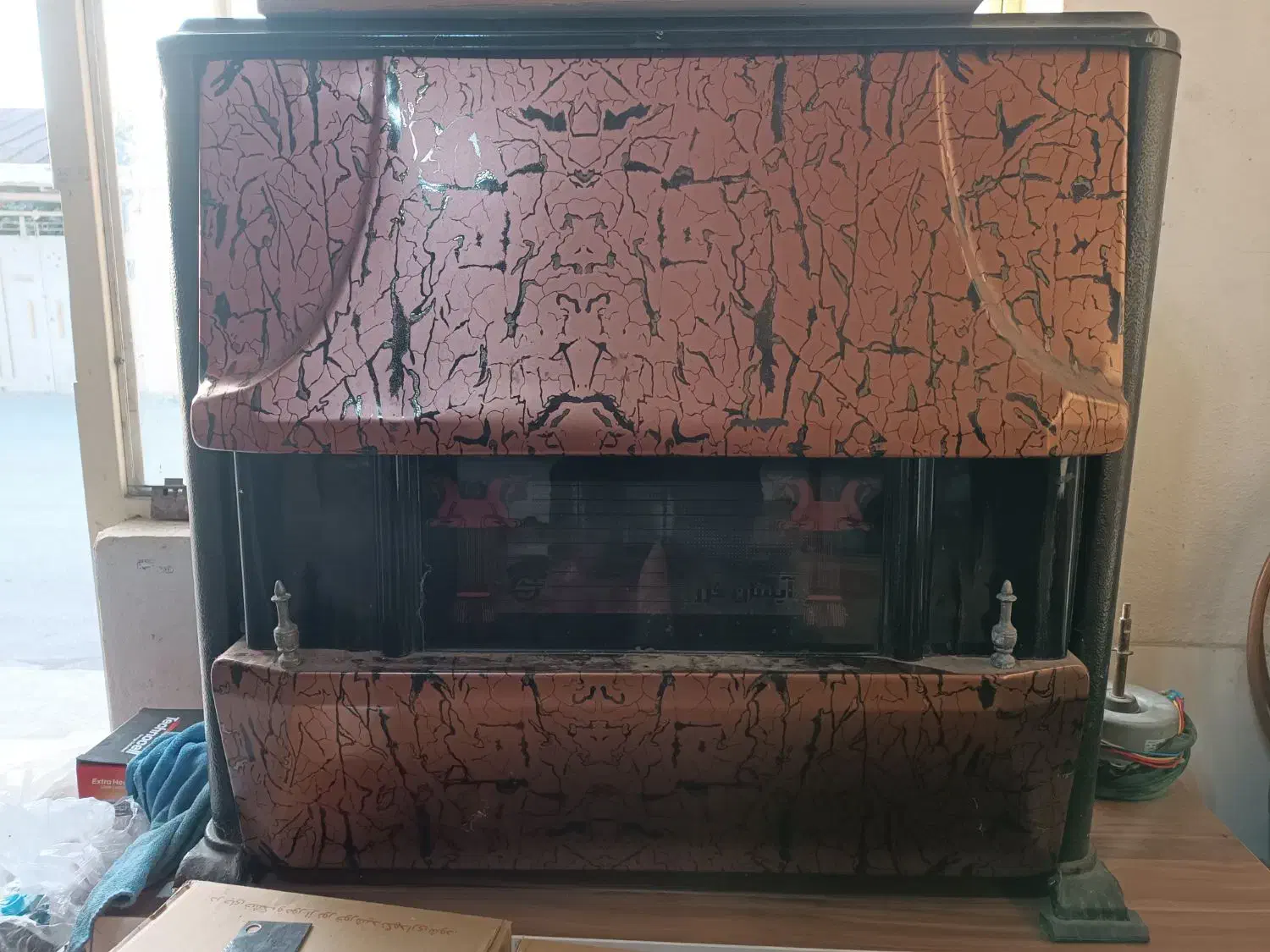 بخاری شومینه دار سالم در حد|بخاری، هیتر، شومینه|لشت نشا, |دیوار