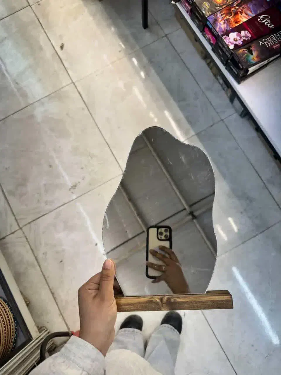 آینه دفرمه|آینه|خرمشهر, |دیوار