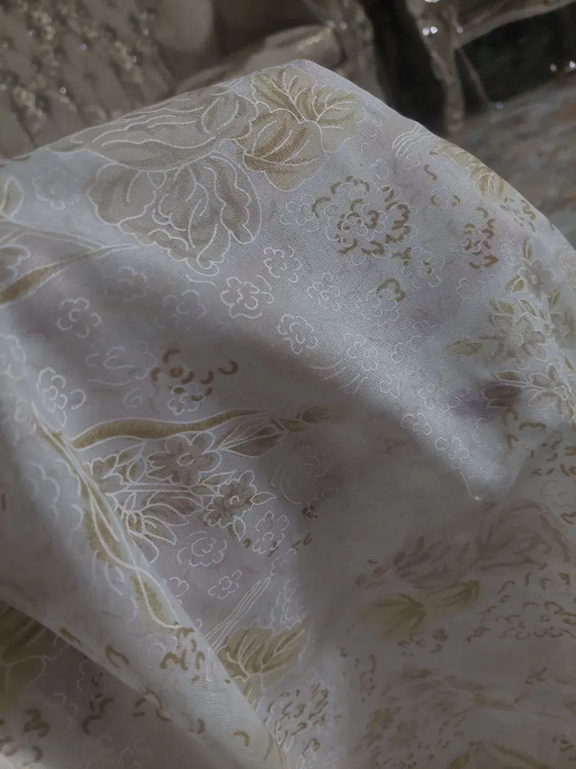 چادر|لباس|مشهد, زمرد|دیوار