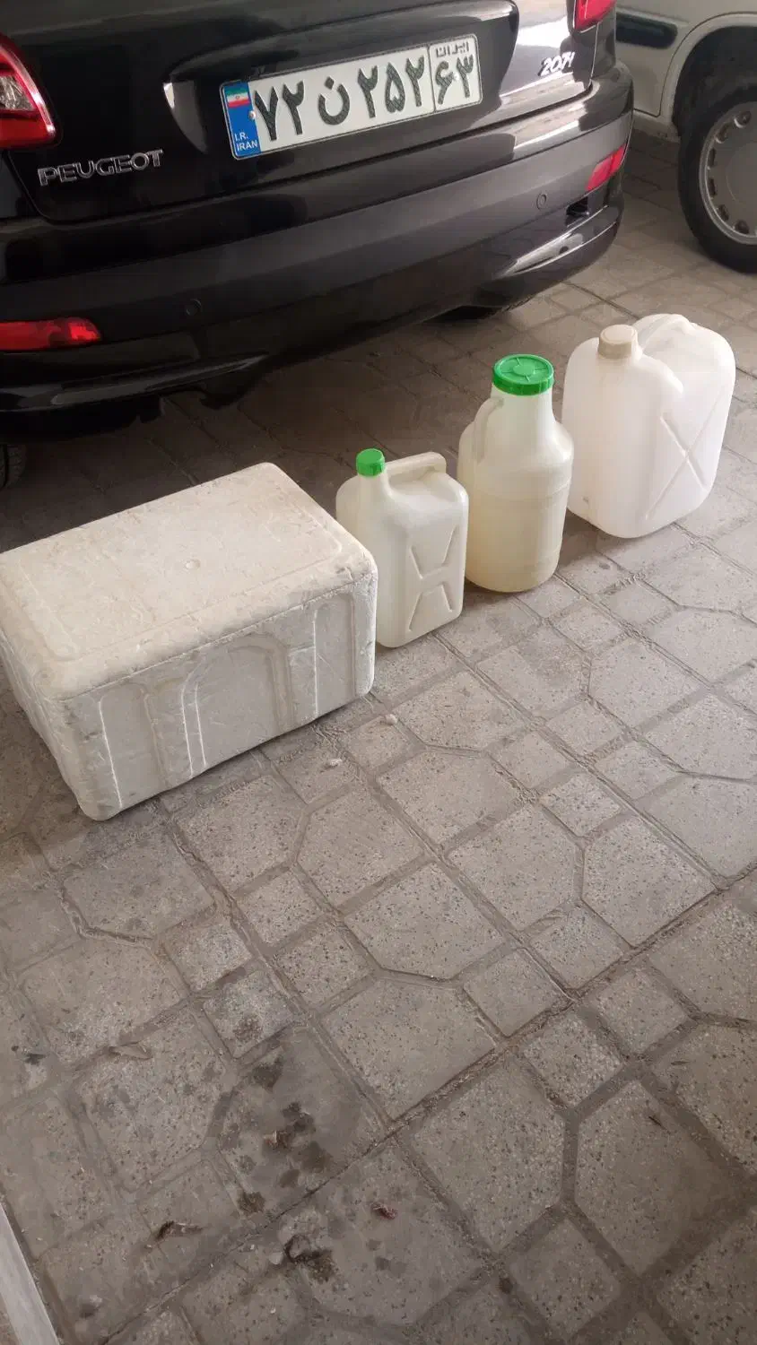 فروش 3عدد دبه و یک عدد یخدان کائوچویی|ظروف نگهدارنده، پلاستیکی، یکبارمصرف|شیراز, انجیر|دیوار