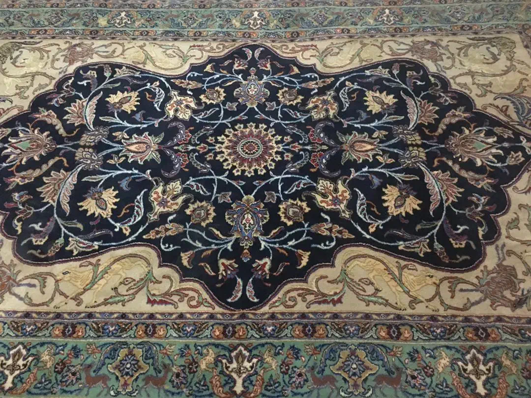 خریدار انواع فرشهای ماشینی و دستباف|فرش|همدان, |دیوار